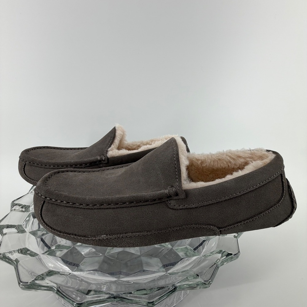 UGG Australia Men's Slippers Dark‎ Gray Suede Shearling Lined Moc Toe Size 9